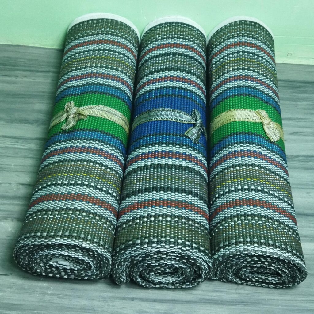 karpet tikar